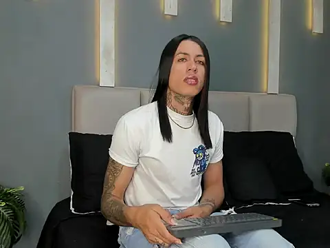 ArohomLester online show from 12-18-25, 06:23