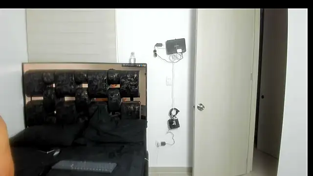 Snapshot of bicthxhard chatting on 10-30-25, 04:22 bicthxhard online show from 10-30-25, 04:22