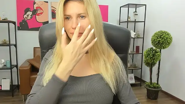 Snapshot of AryaAltkerer chatting on 12-21-25, 01:35 AryaAltkerer online show from 12-21-25, 01:35