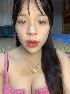 Snapshot of Duck_dona chatting on 10-22-25, 01:32 Duck dona online show from 10-22-25, 01:32