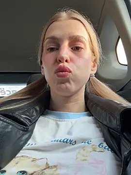 kira mia online show from 04-18-26, 03:47