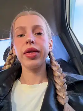 kira mia online show from 04-17-26, 04:10