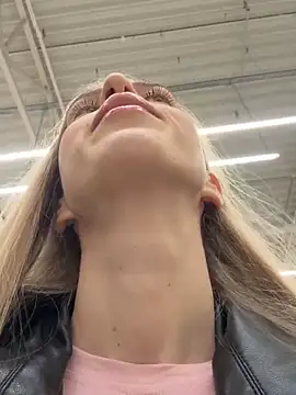 kira mia online show from 12-18-25, 04:00