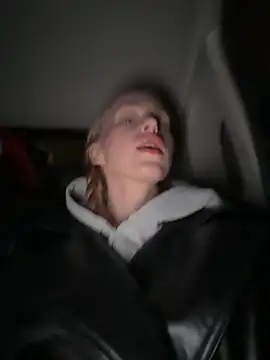 kira mia online show from 12-01-25, 03:35