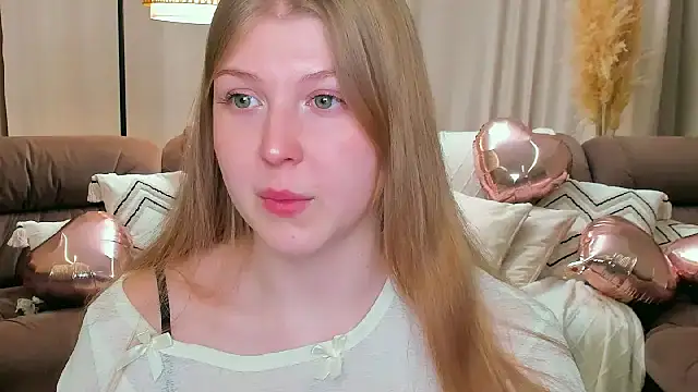 Snapshot of Stella_Light chatting on 02-20-26, 06:21 Stella Light online show from 02-20-26, 06:21