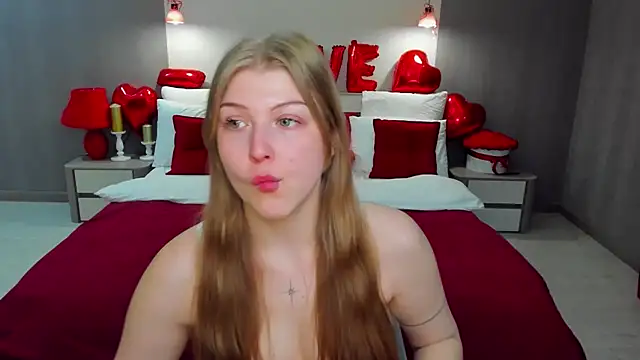 Snapshot of Stella_Light chatting on 02-13-26, 08:20 Stella Light online show from 02-13-26, 08:20