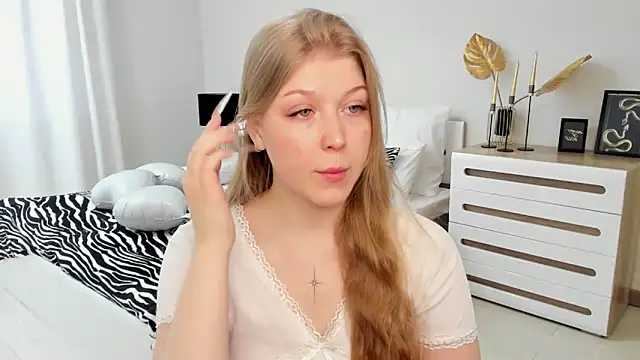 Stella Light online show from 03-08-26, 04:16