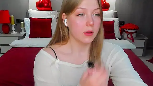 Snapshot of Stella_Light chatting on 02-27-26, 06:41 Stella Light online show from 02-27-26, 06:41