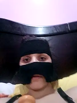 Snapshot of SandyAmr chatting on 11-06-25, 08:51 SandyAmr online show from 11-06-25, 08:51