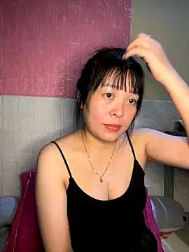 Butterfly kee online show from 10-27-25, 02:07