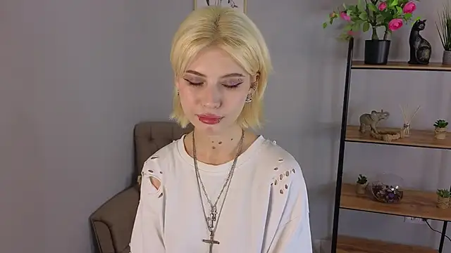 Snapshot of Jasmi_Yets chatting on 10-30-25, 10:02 Jasmi Yets online show from 10-30-25, 10:02