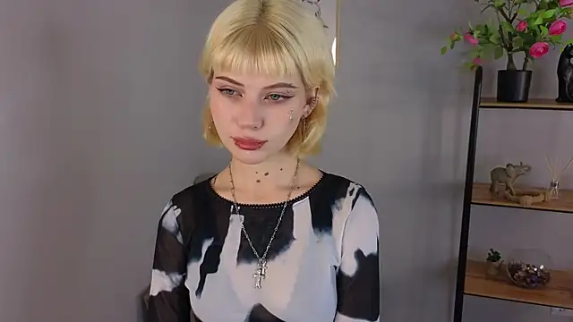 Snapshot of Jasmi_Yets chatting on 10-31-25, 08:33 Jasmi Yets online show from 10-31-25, 08:33