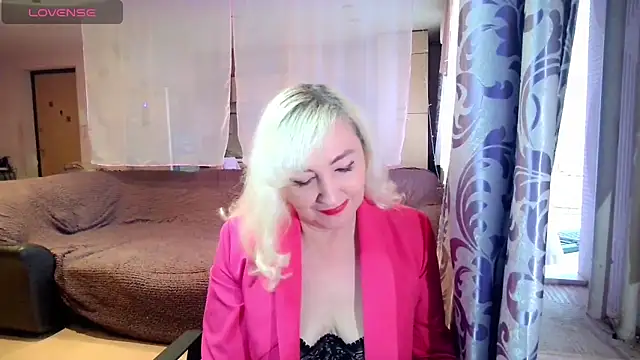 LadyKriss online show from 11-18-25, 07:44