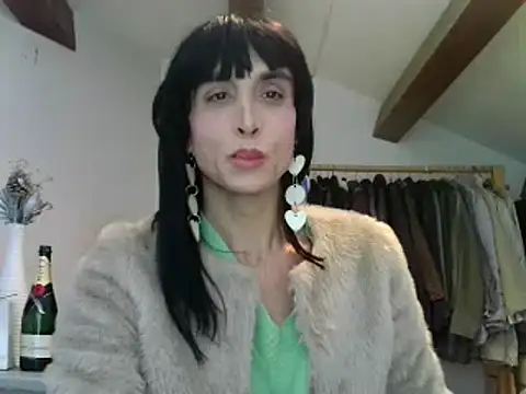 DeboraMee online show from 10-25-25, 07:51