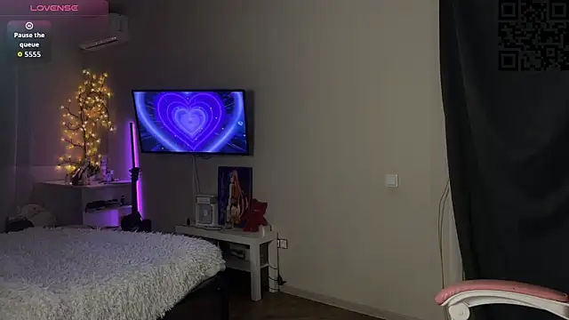 ella simons online show from 12-01-25, 01:39