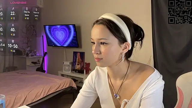 ella simons online show from 11-08-25, 02:04