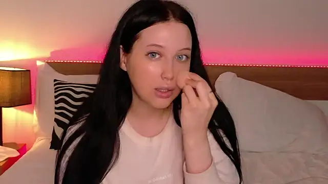 Felicia Herceg online show from 11-08-25, 11:19