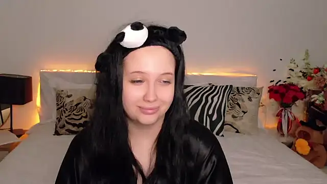 Felicia Herceg online show from 10-31-25, 07:21