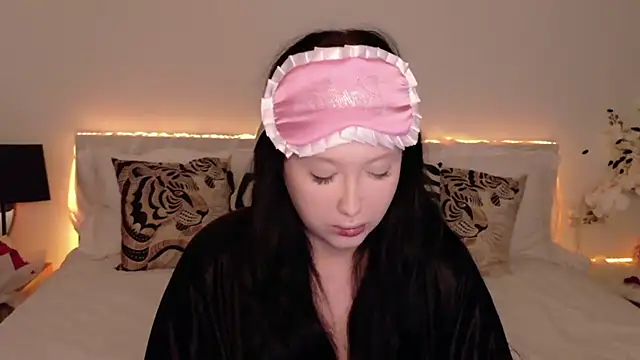 Felicia Herceg online show from 10-30-25, 07:44