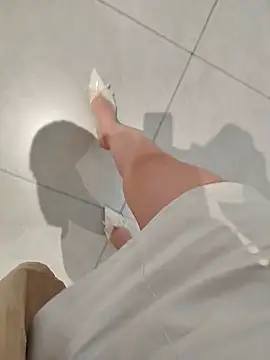 Snapshot of Mina-02 chatting on 02-12-26, 06:57 Mina-02 online show from 02-12-26, 06:57