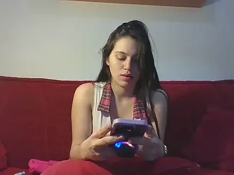 Snapshot of roma22honey chatting on 11-28-25, 04:18 roma22honey online show from 11-28-25, 04:18