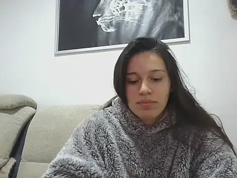 Snapshot of roma22honey chatting on 10-19-25, 05:59 roma22honey online show from 10-19-25, 05:59