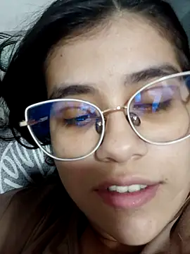 Snapshot of Thais_jhadav chatting on 10-23-25, 11:25 Thais jhadav online show from 10-23-25, 11:25