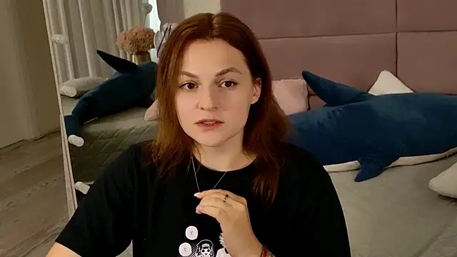 Snapshot of KirraMoss chatting on 07-11-26, 10:37 KirraMoss online show from 07-11-26, 10:37