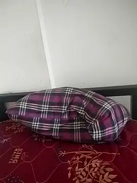 nick2445 online show from 10-19-25, 08:11