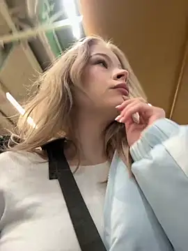 Snapshot of Eliiizaaa chatting on 10-25-25, 04:29 Eliiizaaa online show from 10-25-25, 04:29