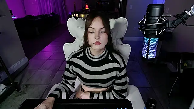 AngieFae  online show from 10-25-25, 01:38