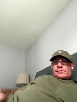 Snapshot of Kneetoe2025 chatting on 12-18-25, 06:56 Kneetoe2025 online show from 12-18-25, 06:56