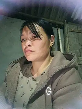 Snapshot of chipu06 chatting on 03-10-26, 11:47 chipu06 online show from 03-10-26, 11:47