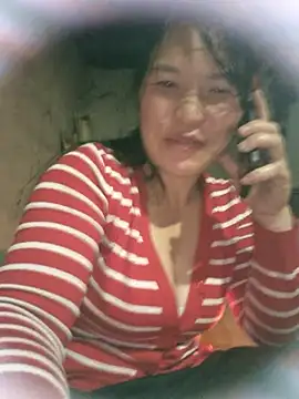 Snapshot of chipu06 chatting on 03-17-26, 11:35 chipu06 online show from 03-17-26, 11:35