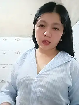 lisa-bae00 online show from 05-17-26, 12:27