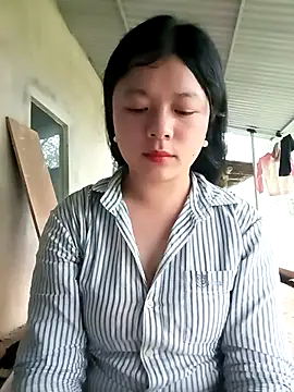 lisa-bae00 online show from 04-15-26, 11:38