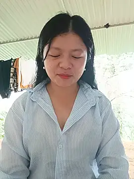 lisa-bae00 online show from 05-17-26, 12:10