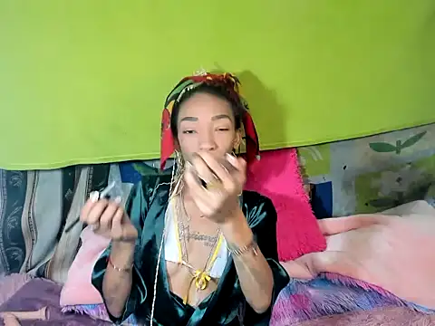 Snapshot of YAILIN_04 chatting on 11-06-25, 08:02 YAILIN 04 online show from 11-06-25, 08:02