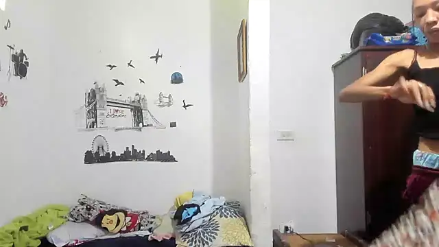 Snapshot of YAILIN_04 chatting on 12-18-25, 05:06 YAILIN 04 online show from 12-18-25, 05:06