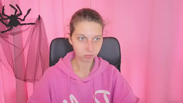 CuteEllii online show from 10-27-25, 11:11