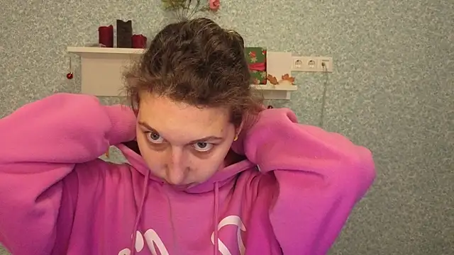 CuteEllii online show from 12-17-25, 05:12