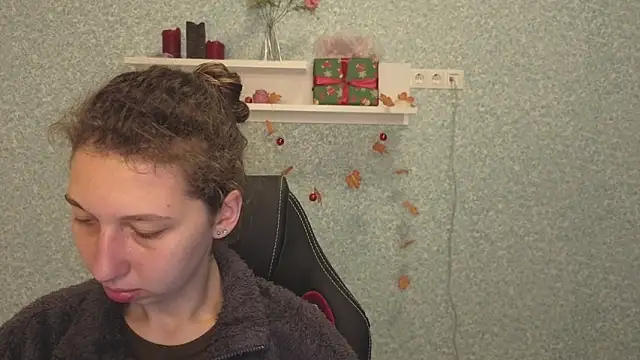 CuteEllii online show from 12-19-25, 05:32