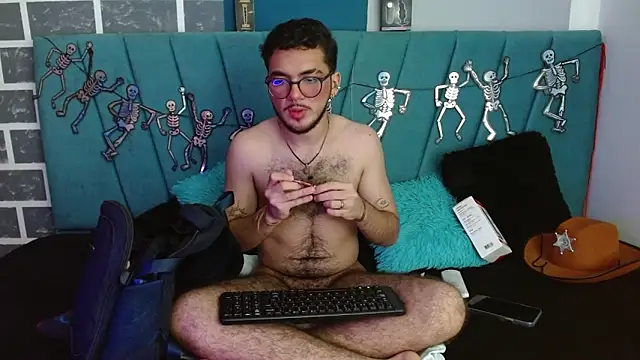 Zac Golden online show from 10-31-25, 03:14