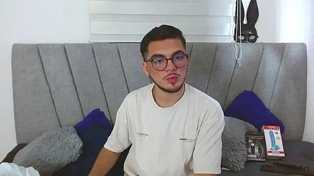 Zac Golden online show from 11-11-25, 03:56