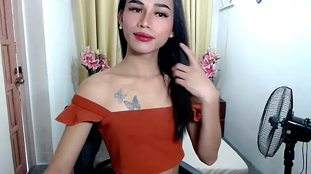 Snapshot of BelLicious4u chatting on 10-22-25, 04:01 BelLicious4u online show from 10-22-25, 04:01