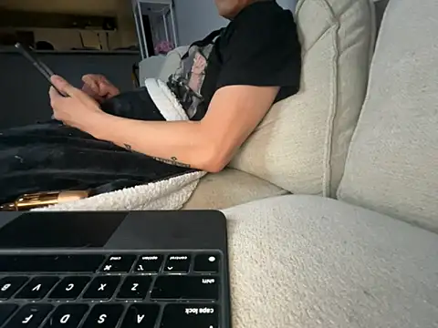 Snapshot of Orlando702@xh chatting on 10-22-25, 02:16 Orlando702xh online show from 10-22-25, 02:16