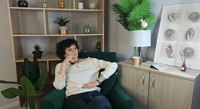 Snapshot of PhebeCharron chatting on 10-21-25, 03:11 PhebeCharron online show from 10-21-25, 03:11