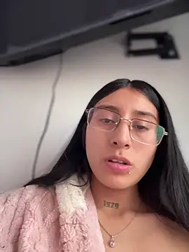 Violeet-Smith online show from 04-15-26, 06:01