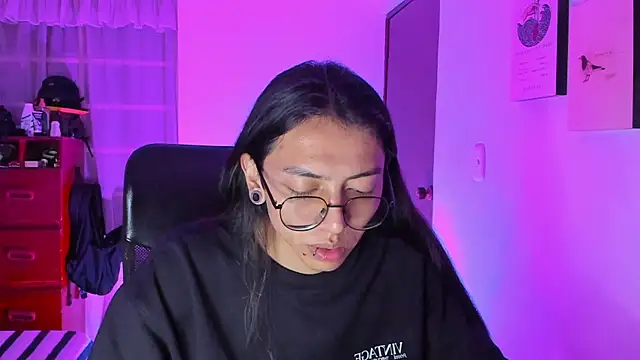 Snapshot of _Astrea_ chatting on 03-02-26, 02:01 Astrea online show from 03-02-26, 02:01