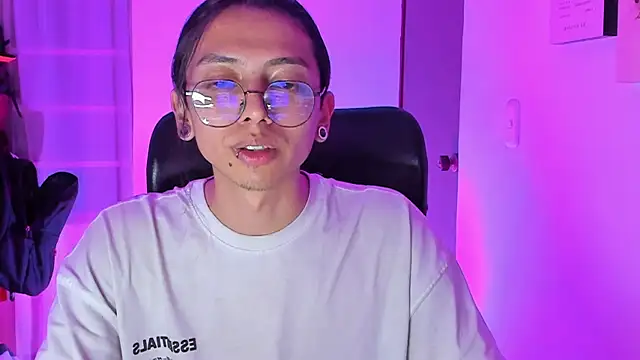 Snapshot of _Astrea_ chatting on 02-27-26, 12:55 Astrea online show from 02-27-26, 12:55